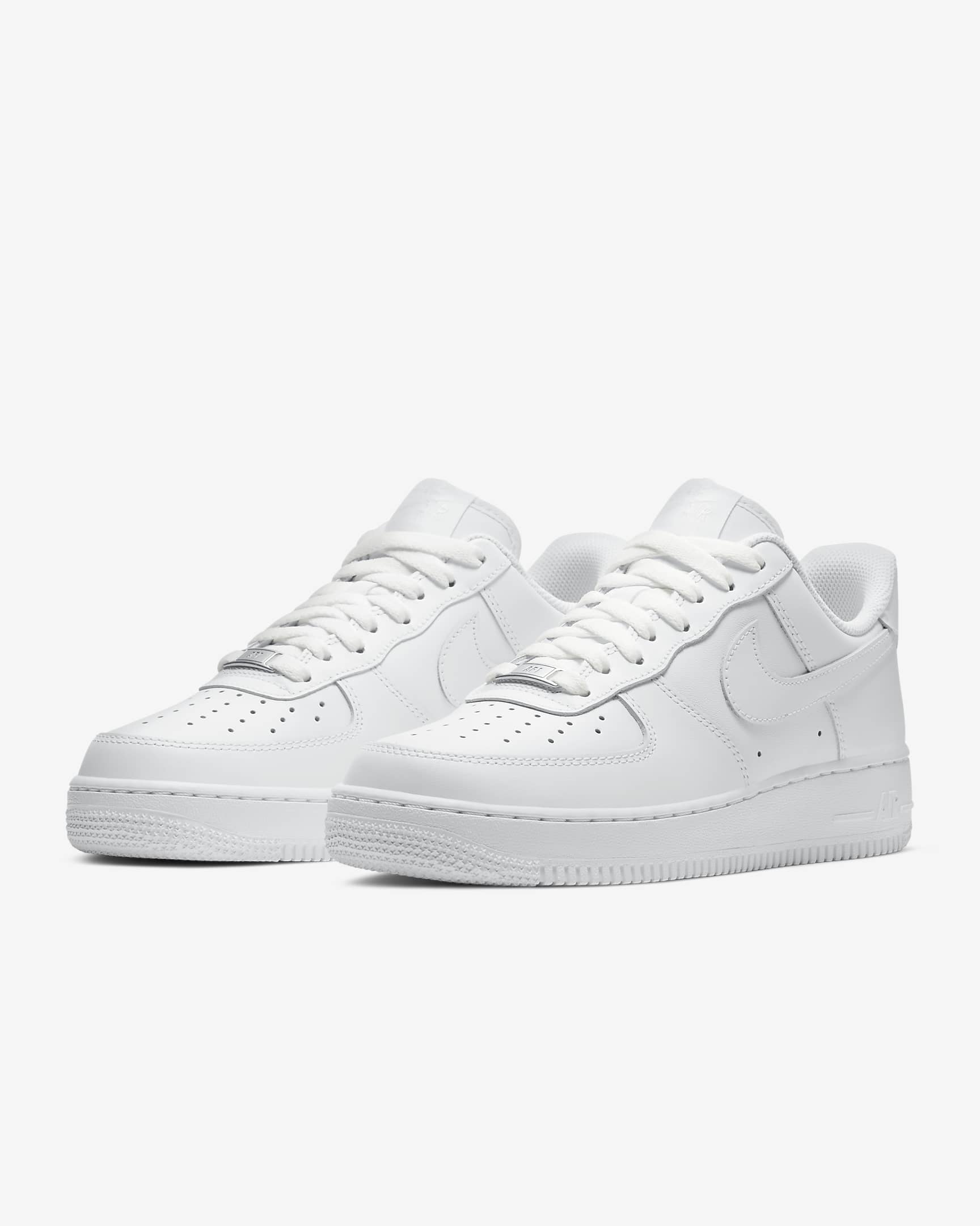 NIKE Air Force 1 Triple White