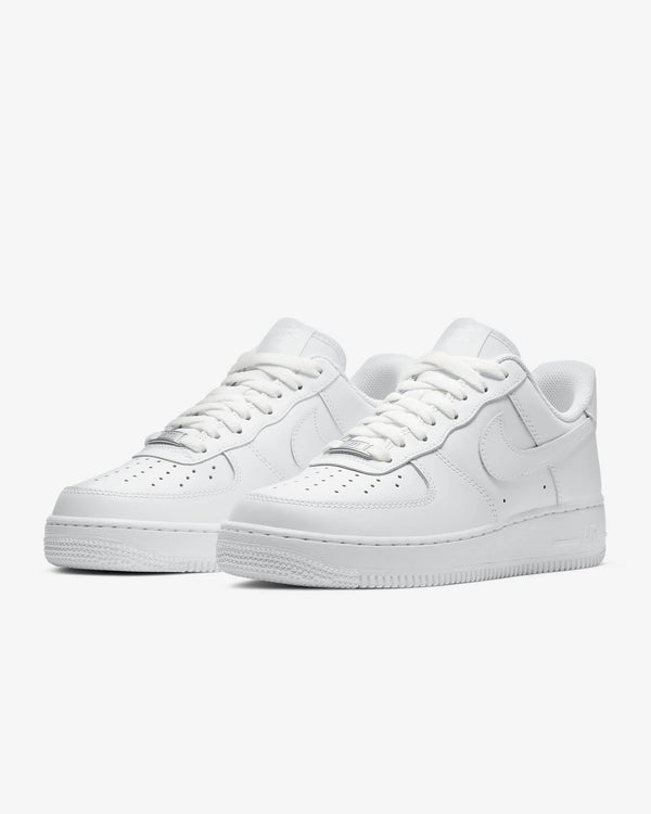 NIKE Air Force 1 Triple White